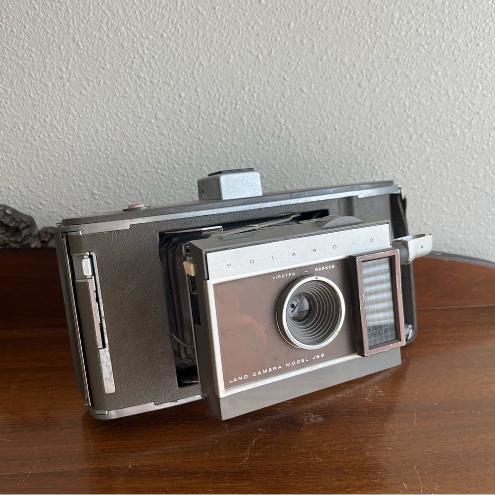 vintage polaroid land camera model J66 - Picture 2 of 14